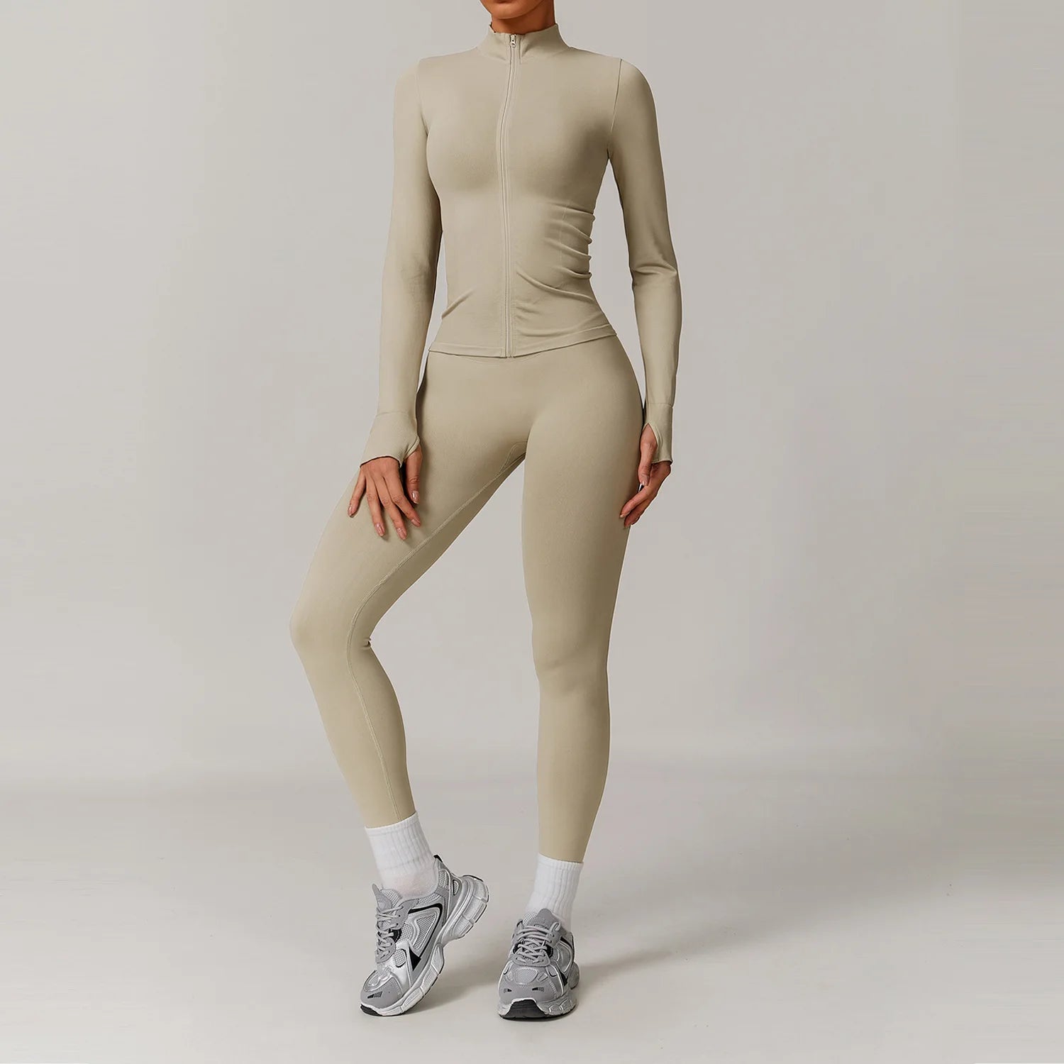 Conjunto Feminino de Treino 2 ou 3 Peças em Poliéster e Elastano – Eva