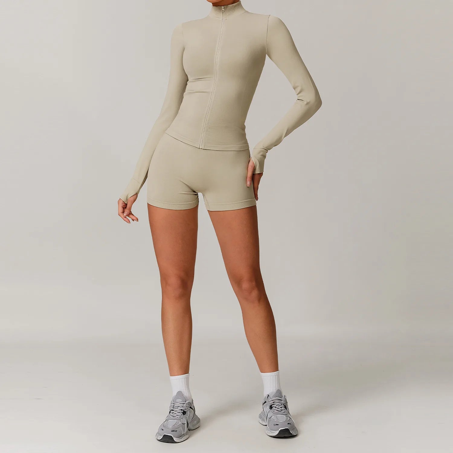 Conjunto Feminino de Treino 2 ou 3 Peças em Poliéster e Elastano – Eva