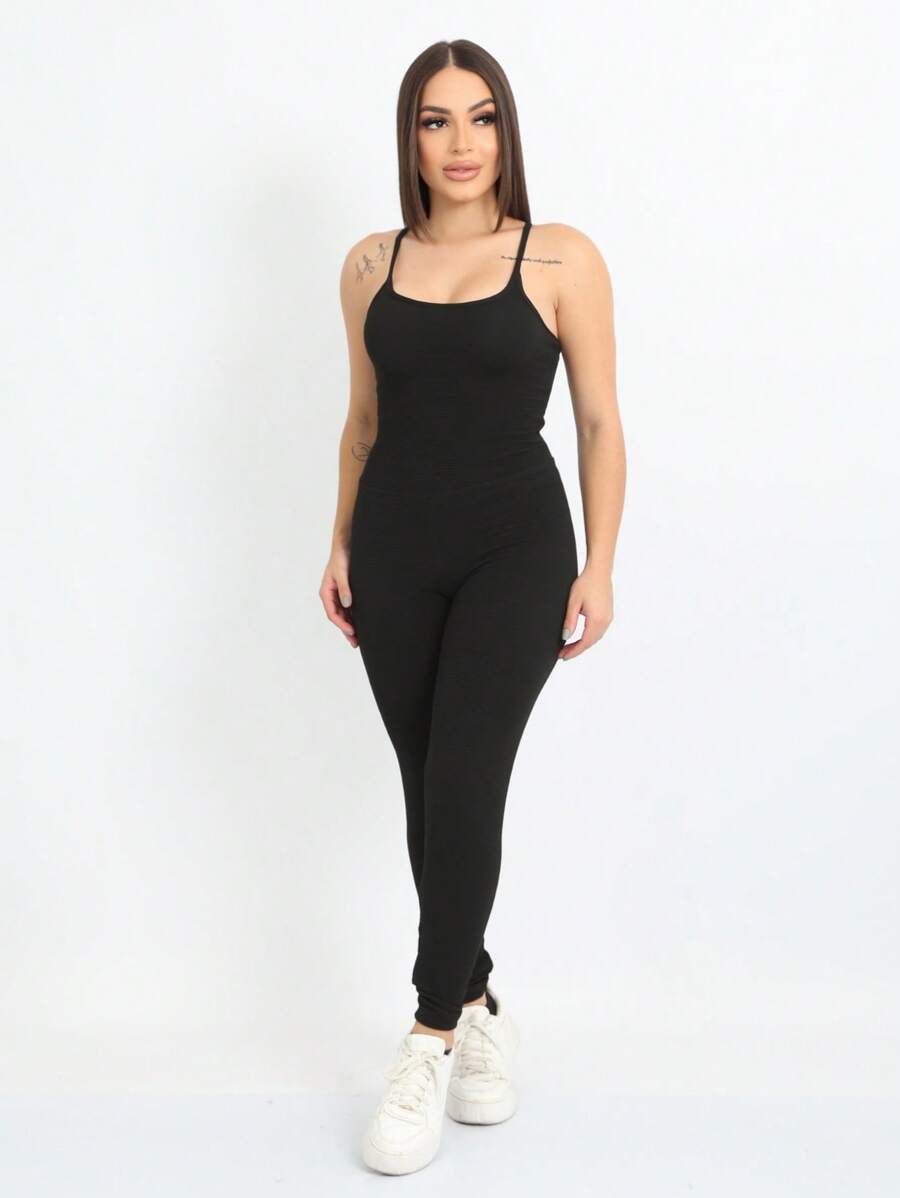 Macacão Feminino com Alcinha Fina e Costas Abertas – Eliana