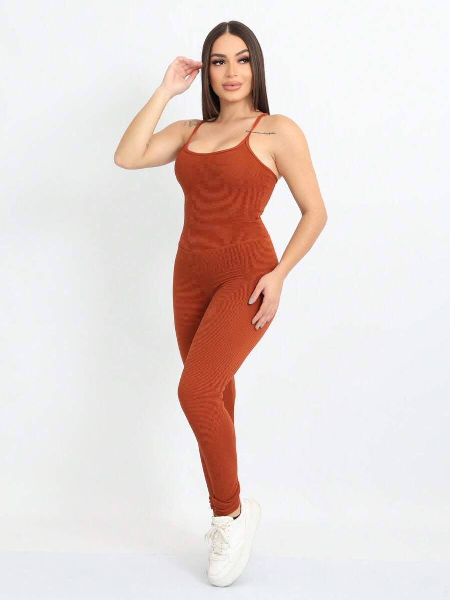 Macacão Feminino com Alcinha Fina e Costas Abertas – Eliana