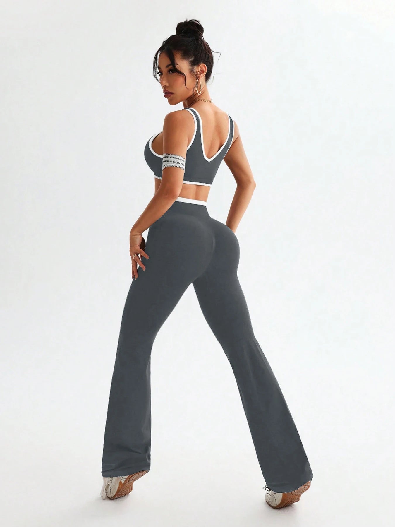 Conjunto Feminino de Treino Academia Calça e Top em Poliéster e Elastano – Marcela